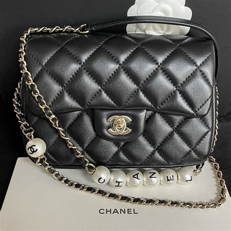 chanel medium flap bag images